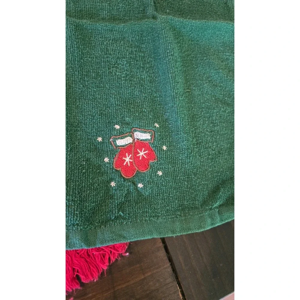 Bundle of Vintage Christmas Bath Hand‎ Towels and Kitchen Towels